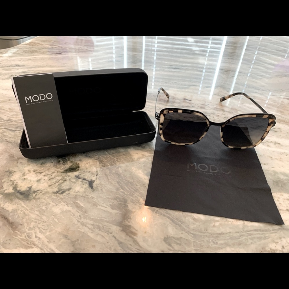 Modo square tortoise sunglasses